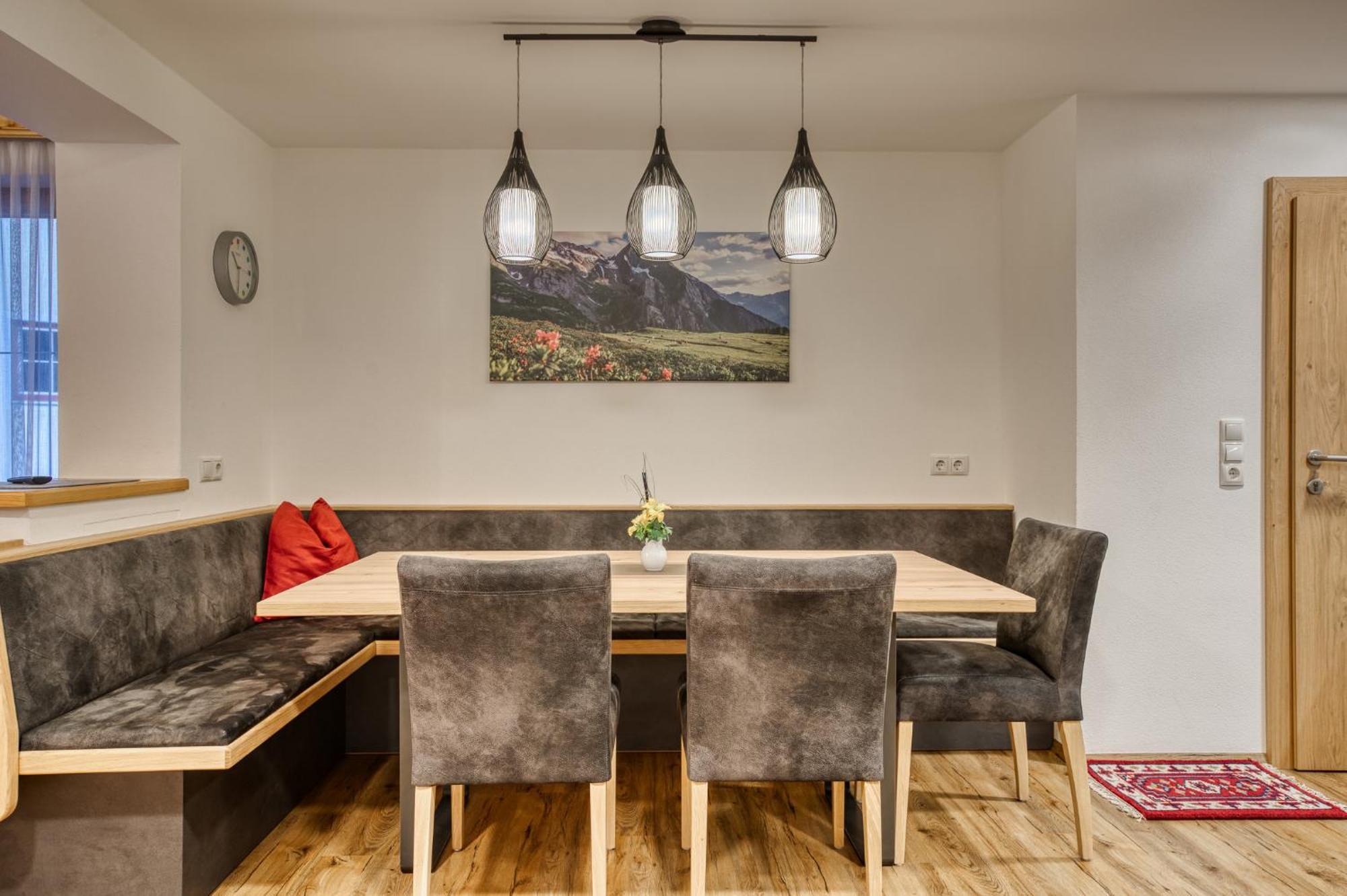 Alpenrose Tux Apartment Ngoại thất bức ảnh