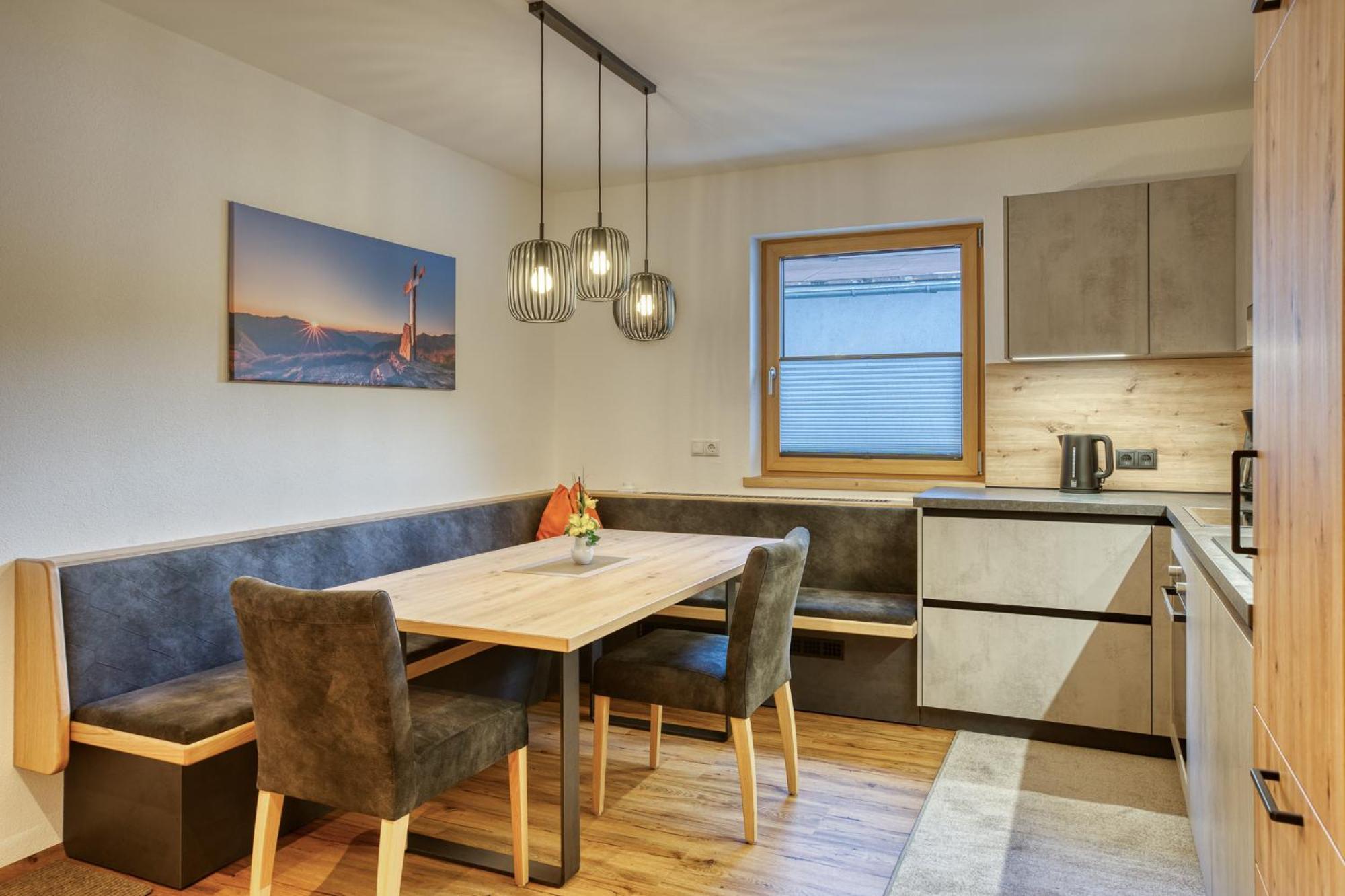 Alpenrose Tux Apartment Ngoại thất bức ảnh