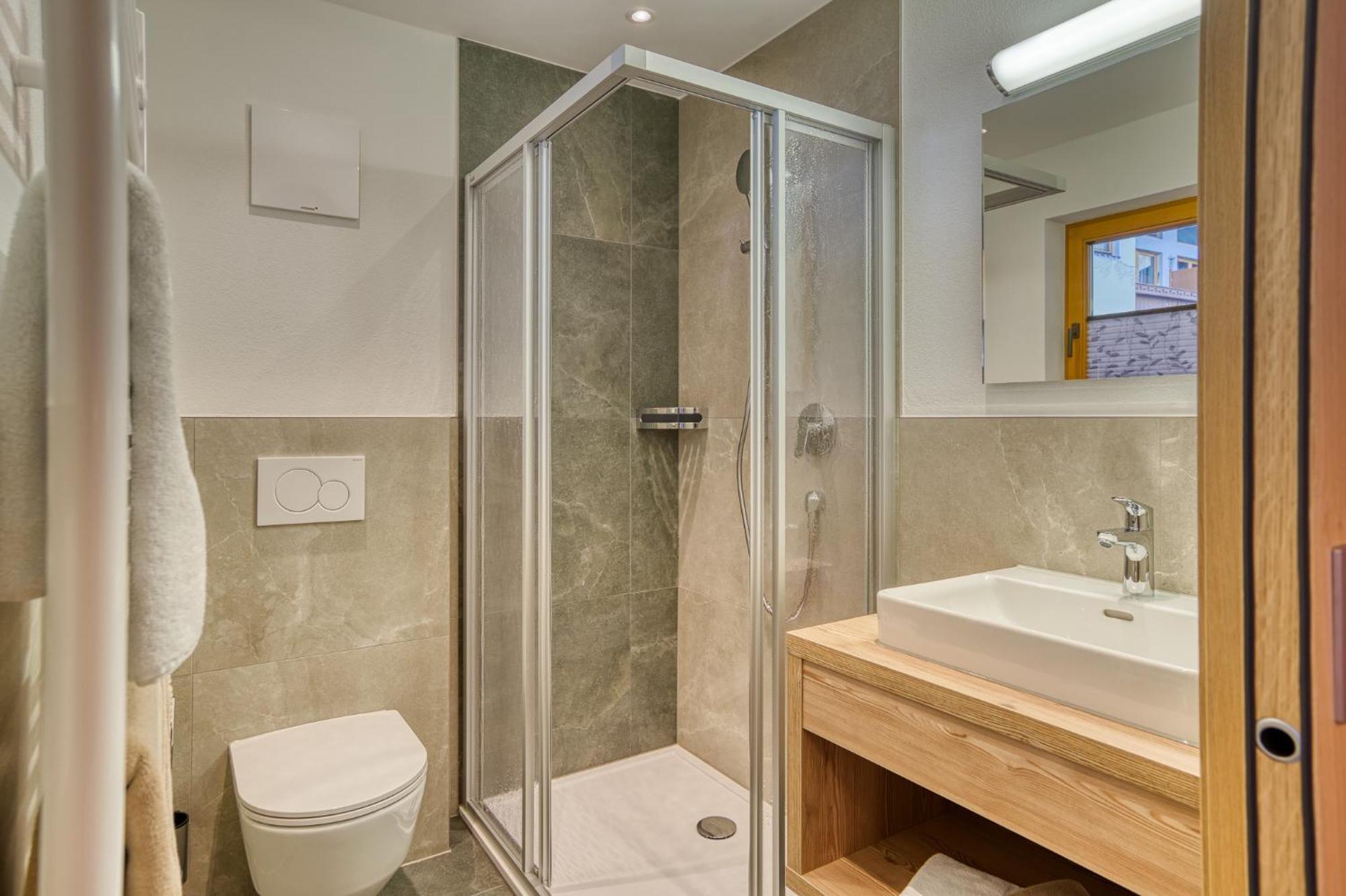 Alpenrose Tux Apartment Ngoại thất bức ảnh