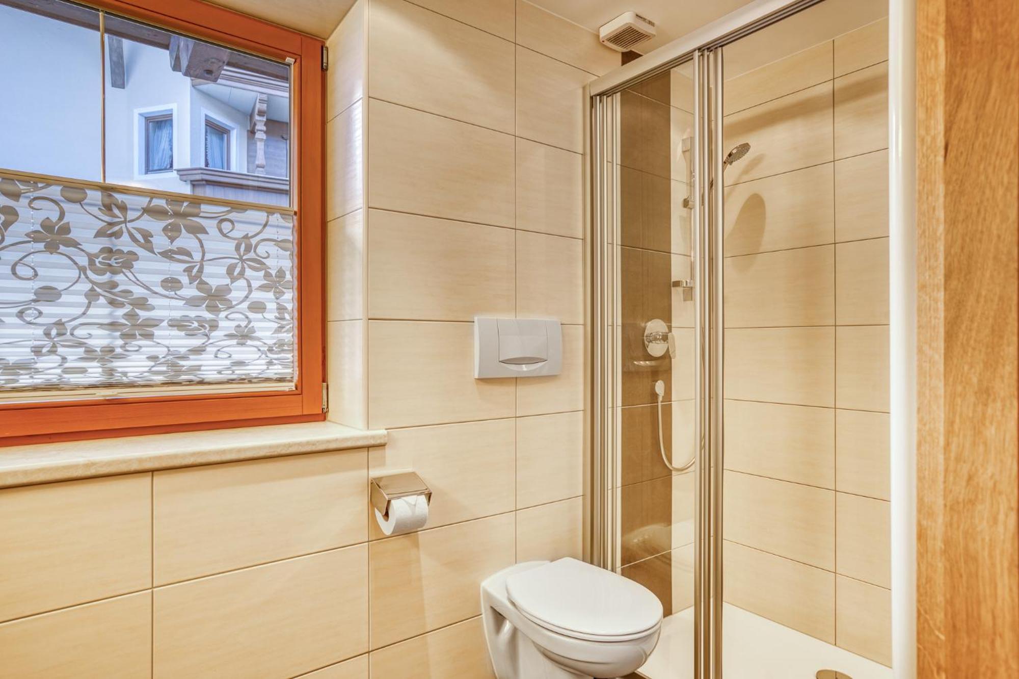 Alpenrose Tux Apartment Ngoại thất bức ảnh
