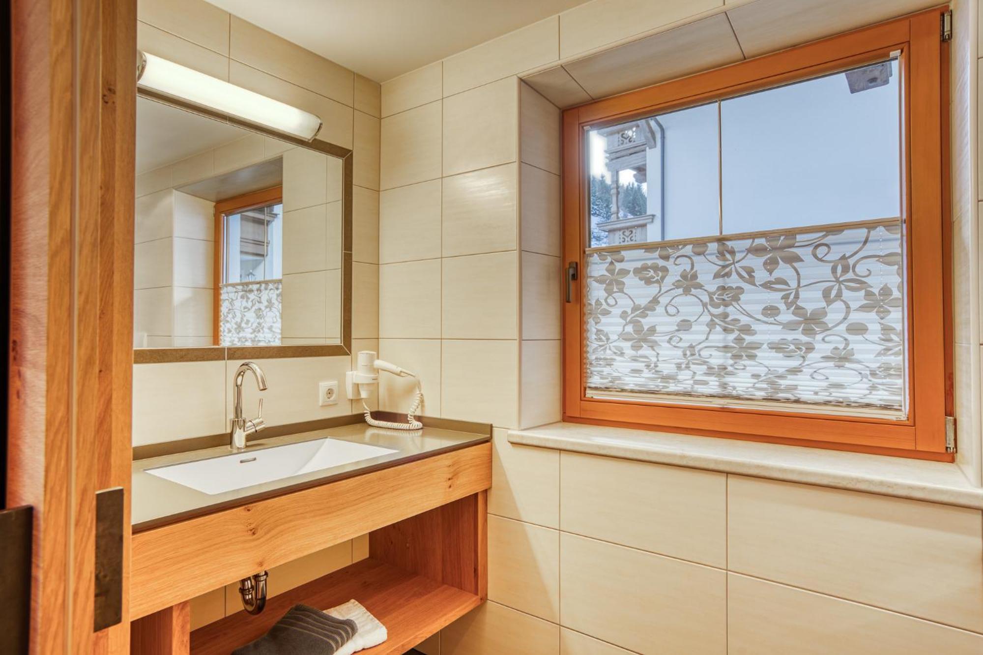 Alpenrose Tux Apartment Ngoại thất bức ảnh